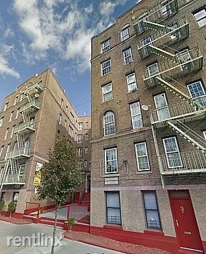 Foto del edificio - 323 E Mosholu Pky N
