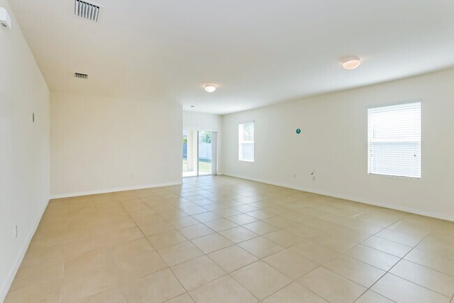 Foto del edificio - 713 SW 4th Terrace