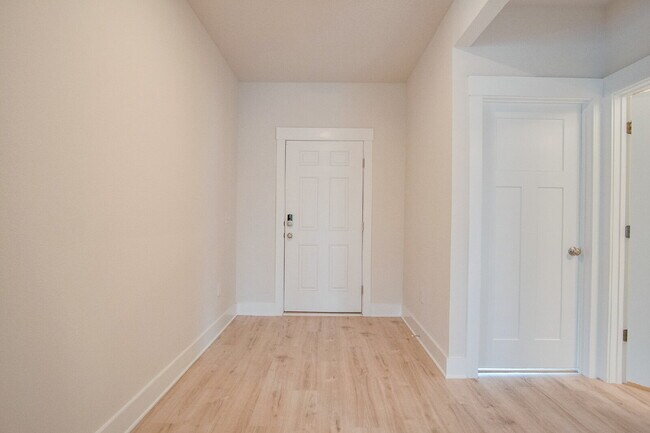 Building Photo - Deer Run 4-Bedroom Rental with Solar, 3-Ca...