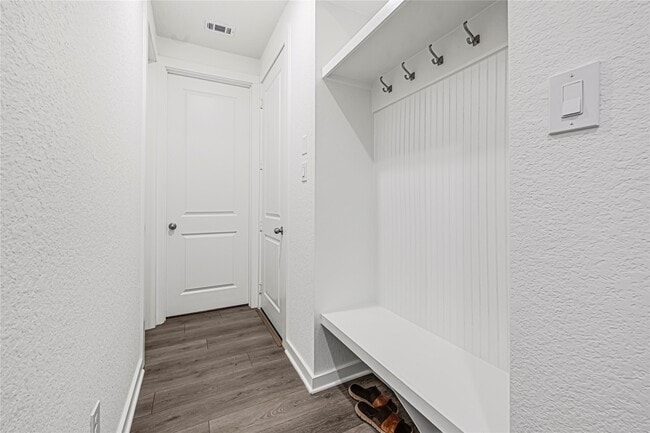 Building Photo - 12331 Palmetto Dr