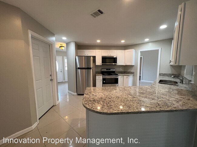 Building Photo - 4 br, 2 bath House - 931 Delano Court