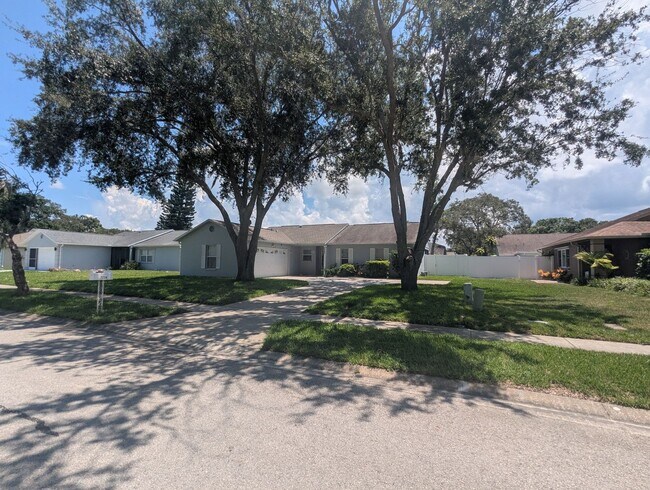 Building Photo - Must See!!!  Large 2 Bed 2 Bath with garag...