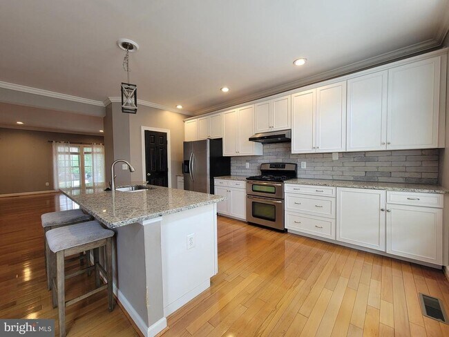 Building Photo - 43069 Golf View Dr