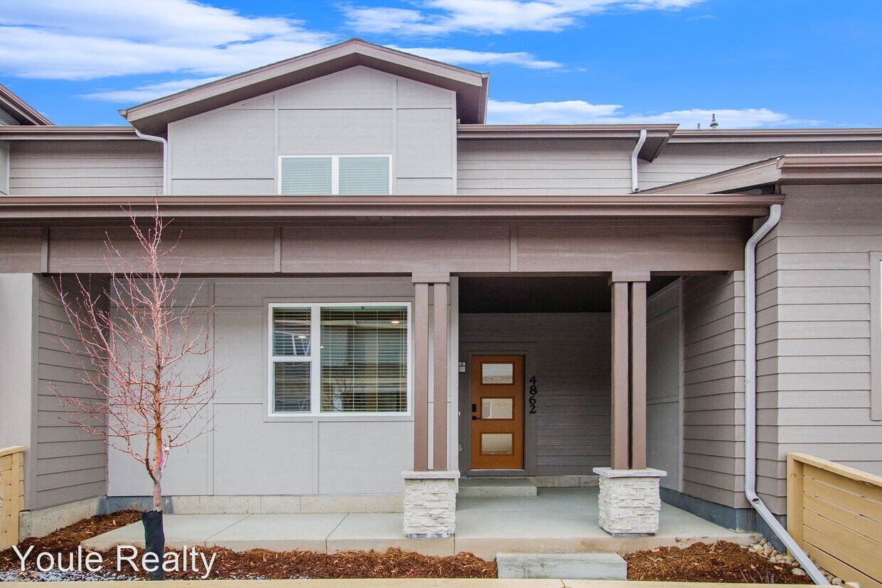 3 br, 2.5 bath House 4862 Denys Drive House Rental in Windsor, CO