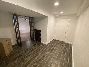 Building Photo - 4240 E Maplewood Way