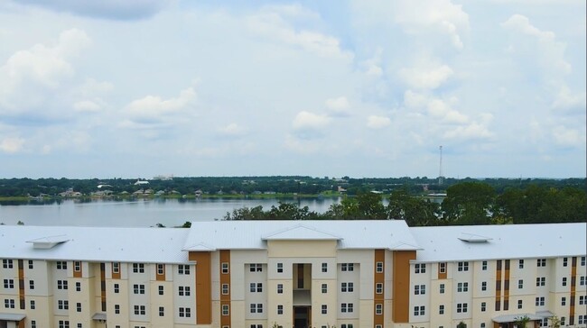 Building Photo - Saunders Lakefront Living