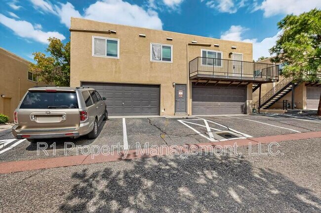 Foto del edificio - 12007 Stilwell Pl NE