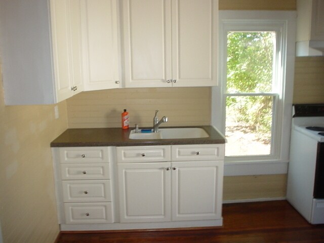 Foto del edificio - Charming 2 Bedroom Home with Porch & Deck ...