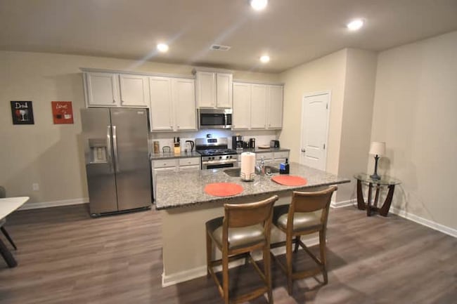 Building Photo - 281 Turtle Creek Dr