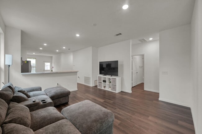 Foto del edificio - 16435 Big Hickory Dr
