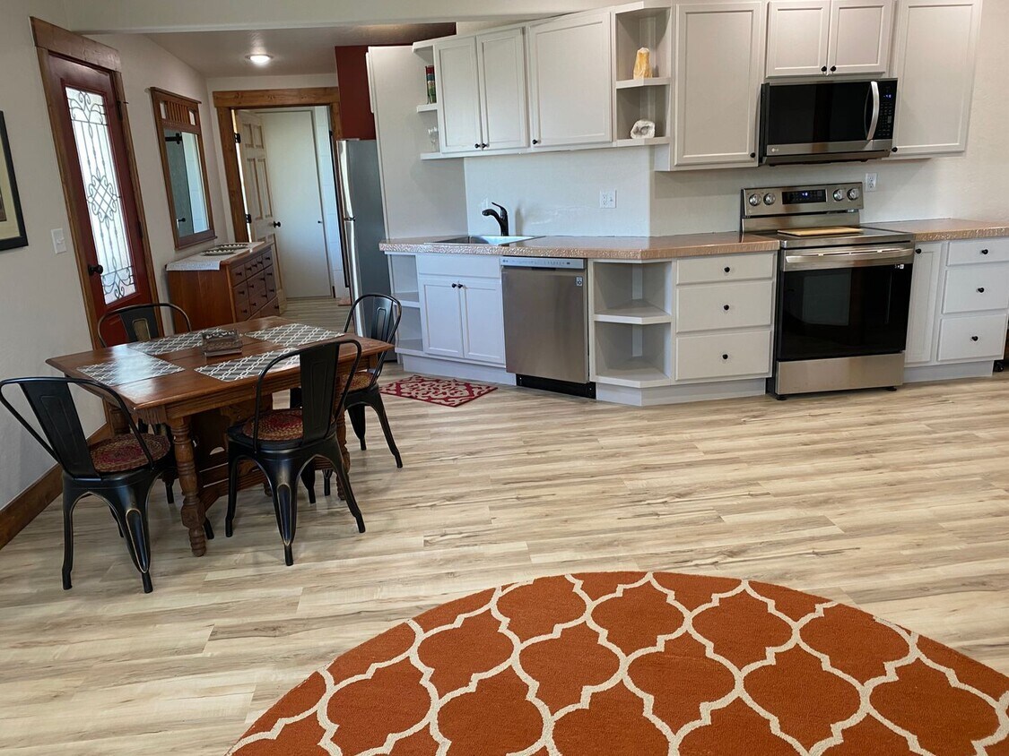 Foto principal - Southwest Luxury in the Heart of Cortez - Choose a Fully Furnished Studio or a Spacious Two Bedroom