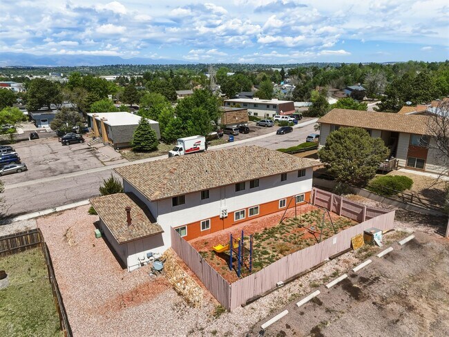 Foto del edificio - 1447 Nokomis Dr