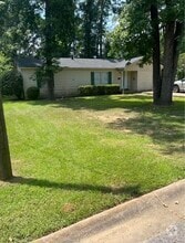 Building Photo - 1504 E Lantrip St
