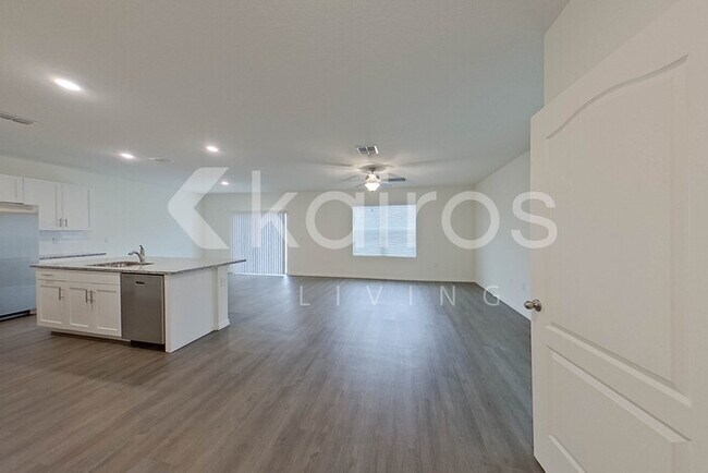 Foto del edificio - 32216 Edson Ave