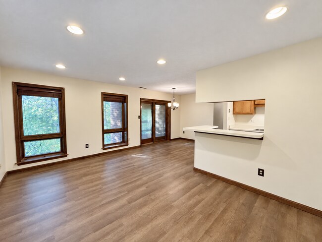 Foto del edificio - 23241 Rosewood Ct