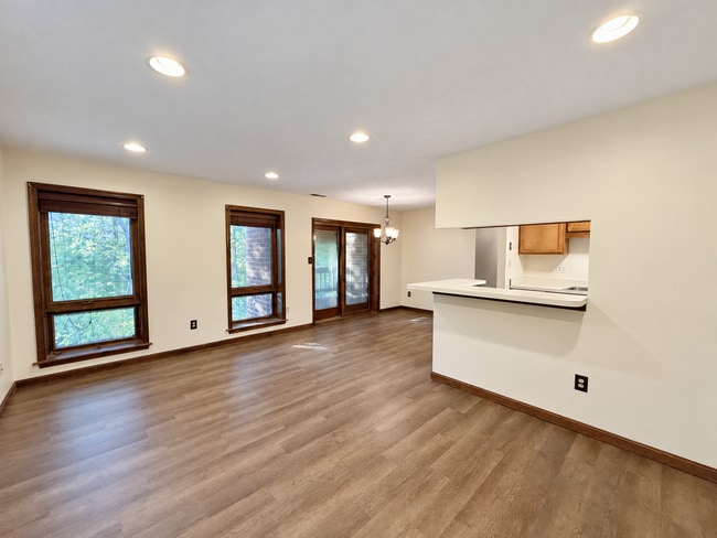 Building Photo - 23241 Rosewood Ct