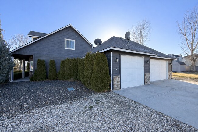 Building Photo - Midland Houses