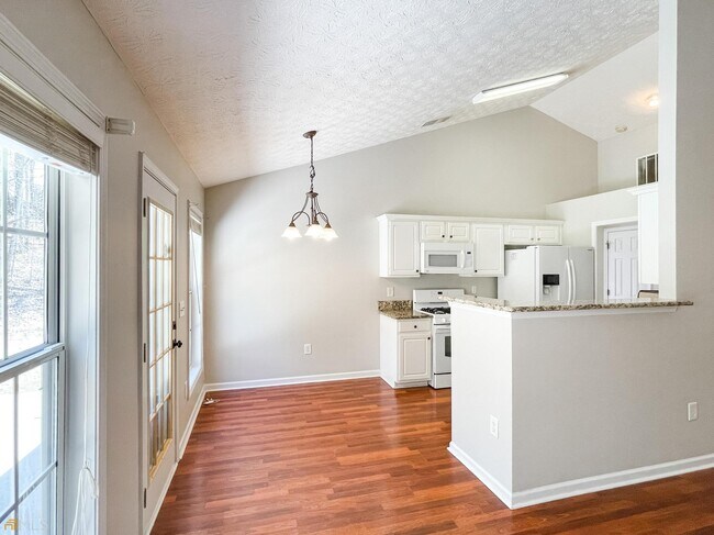 Foto del edificio - 175 Lake Cove Approach