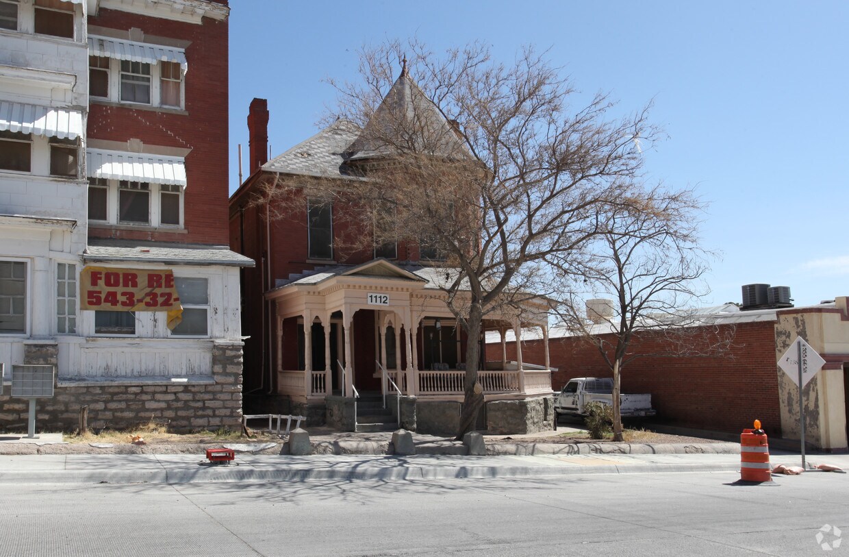 Building Photo - 1112 N Oregon St