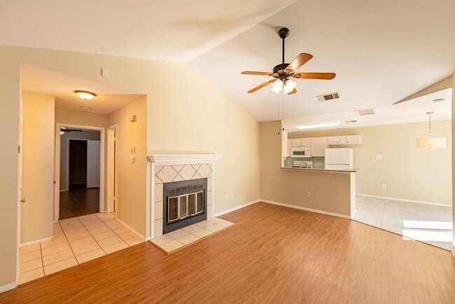 Building Photo - Charming 2 bedroom, 2 bathroom home in Wel...