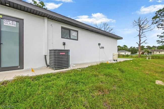 Foto del edificio - 541 Chalet Ave S