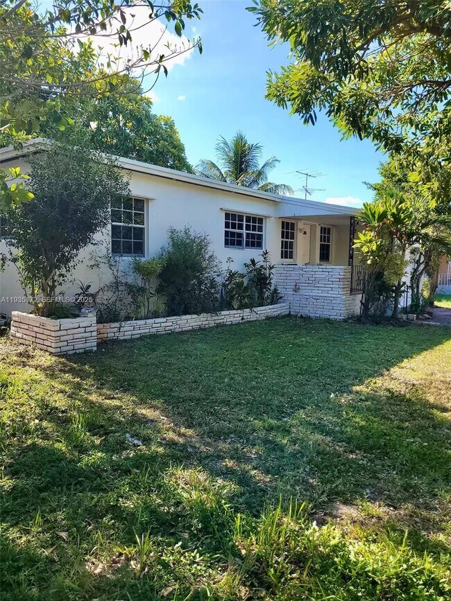 Foto del edificio - 15800 NE 15th Ave