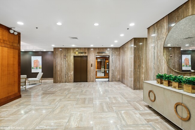 Building Photo - 40 E Delaware Pl