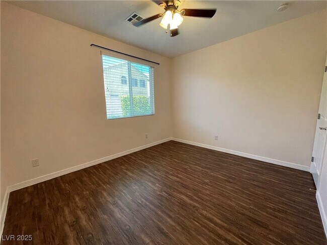 Foto del edificio - 7029 Chestnut Valley St