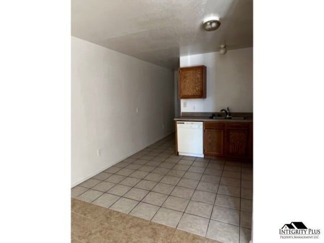 Foto del edificio - 3 bedroom 2 bath