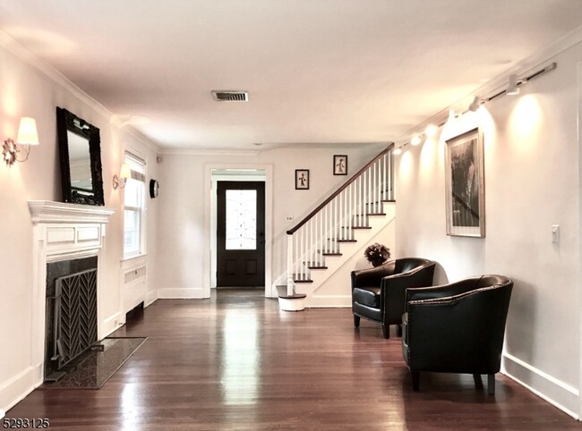 Foto del edificio - 58 Meadowbrook Rd