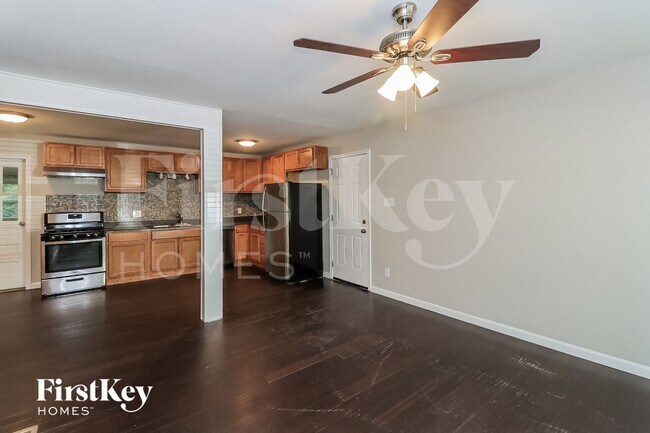 Foto del edificio - 2296 Lakewood Dr NW