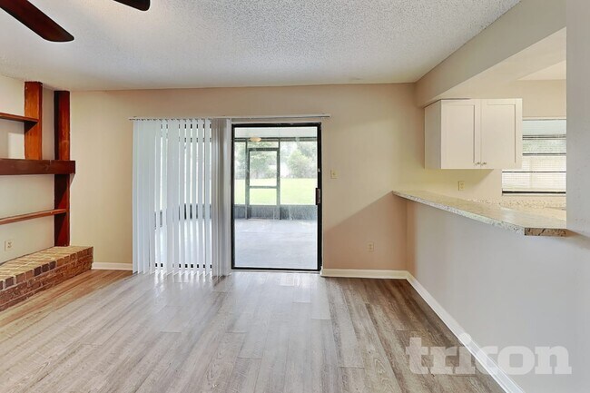 Foto del edificio - 1311 Corner Oaks Dr