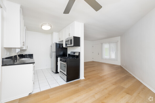 2BD, 1BA - 825SF - Dining Room - 02700AB