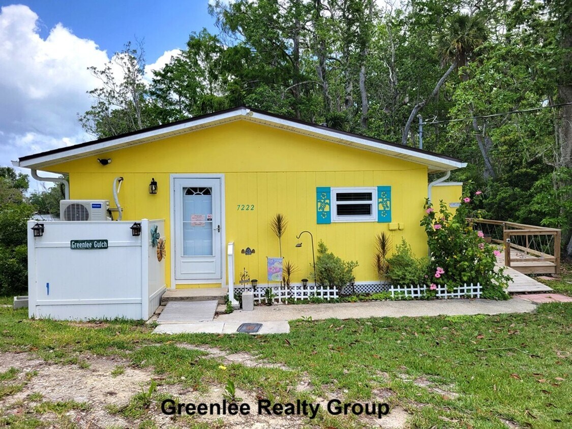 Primary Photo - Gorgeous 2 Bed/1 Bath Waterfront Home in W...