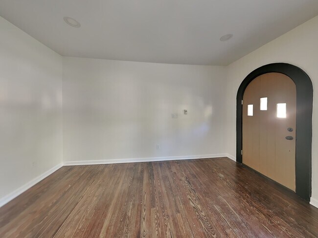 Foto del edificio - 499 Woodlawn Ave NW