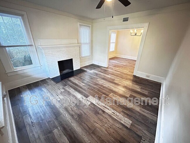 Building Photo - 2561 Rosselle St