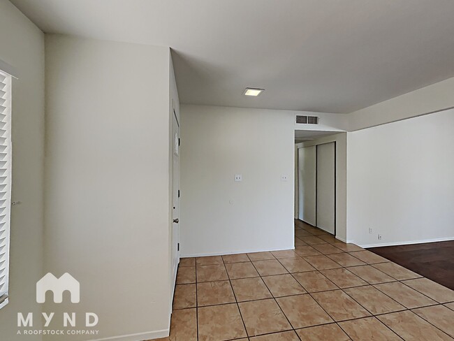 Building Photo - 2742 S Las Flores