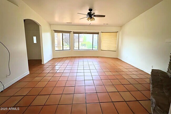 Foto del edificio - 9431 Serpentine Ln