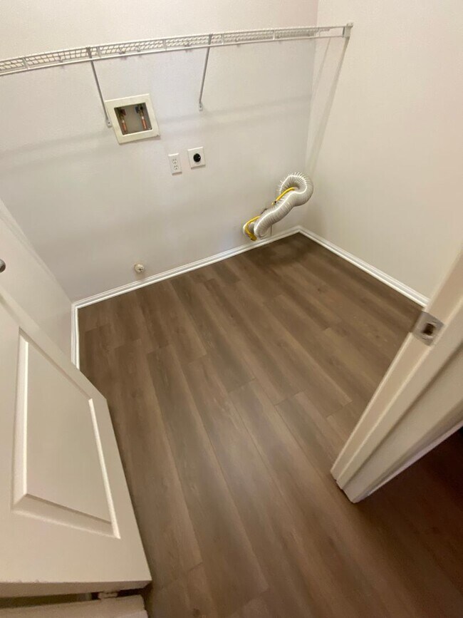 Foto del edificio - Gorgeous NW Home 4 Bed/3 Bath $2,850 Rent & 2,850 Deposit