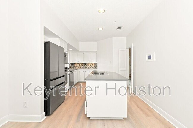 Building Photo - 2234 Foreland Dr