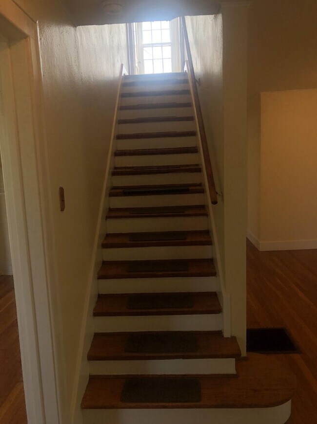 Building Photo - 405 S Eagleson Ave