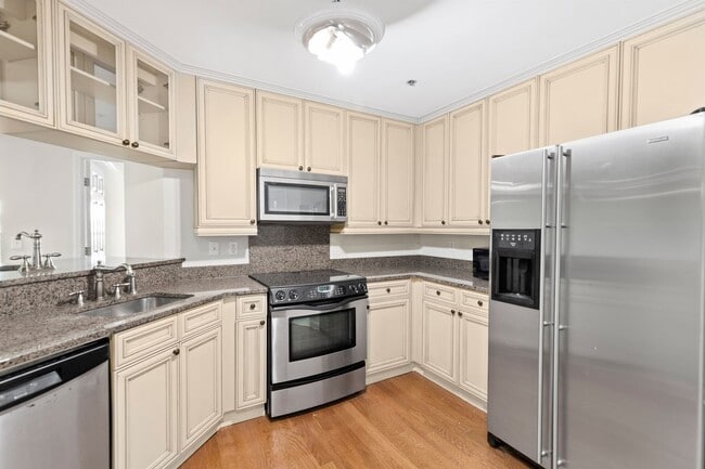 Foto del edificio - Rare Find! 2 Bedroom 2 Bath Condo at Magnolia Plaza