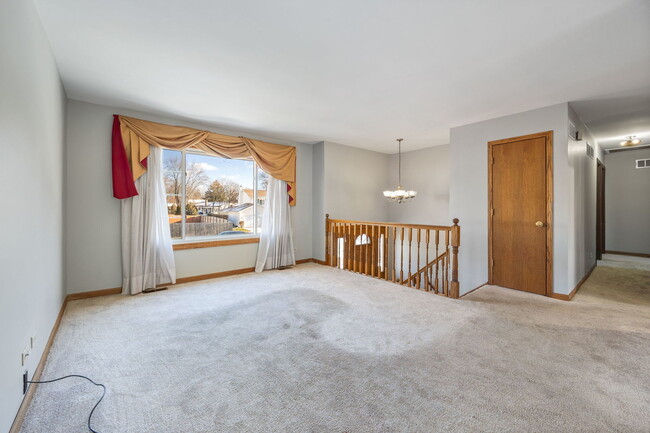 Building Photo - 5S710 Steeple Run Dr