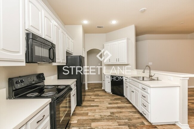 Building Photo - Charming 4 Bedroom in Saginaw!