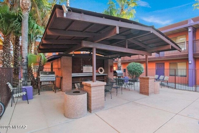 Building Photo - 55 N Cherry Ave