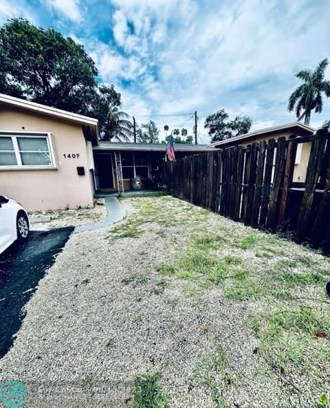 Foto del edificio - 1407 NE 15th St