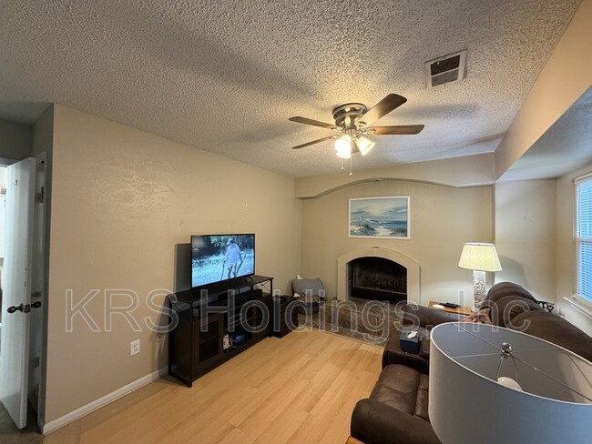 Building Photo - 4024 Barkleaf Dr