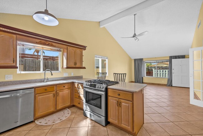 Building Photo - 305 Uala Pl