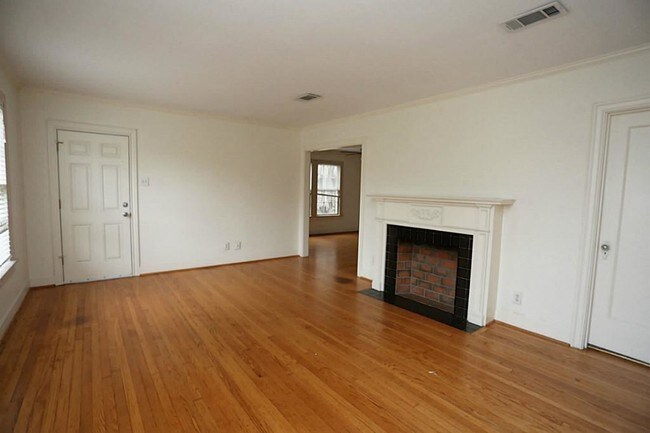 Foto del edificio - 5525 Chaucer Dr