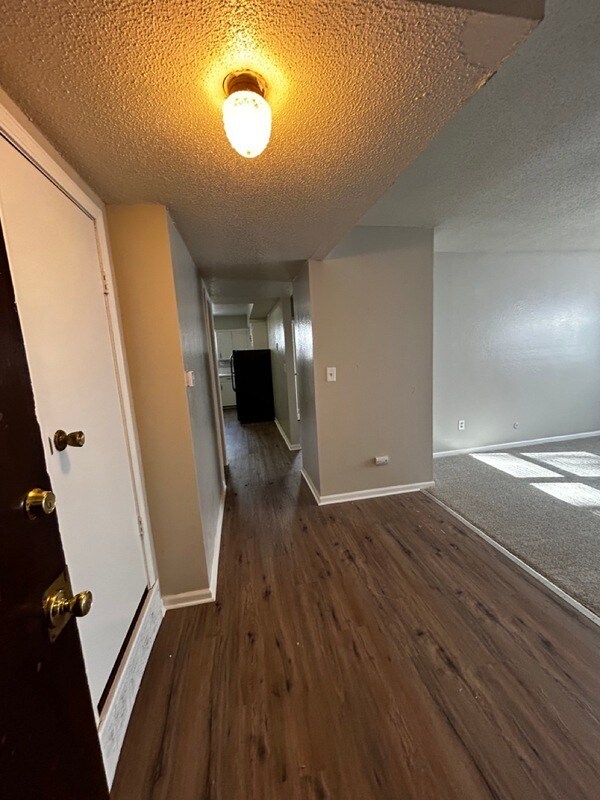 Building Photo - 1413 W Maple Ave